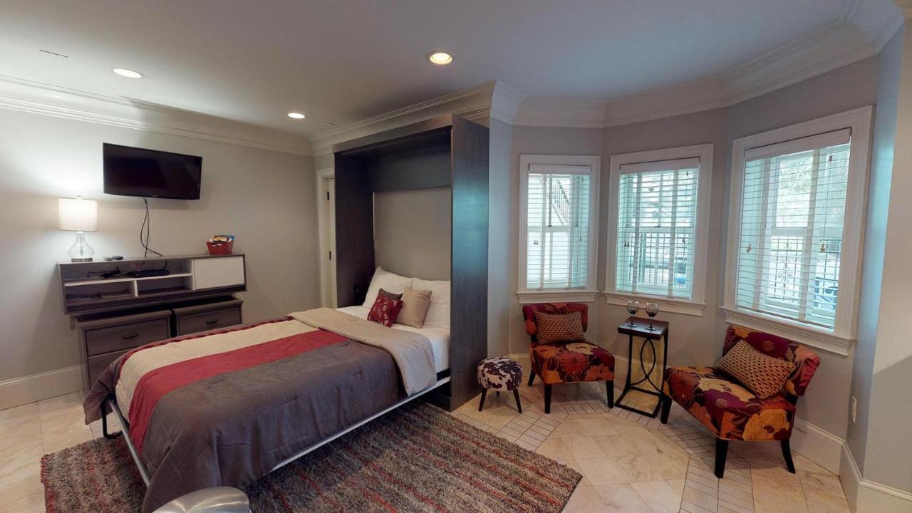 Suite Escape Savannah Exterior photo